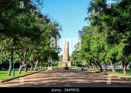 Das Dubbo war Memorial ist ein Cenotaph im Victoria Park in Dubbo, New South Wales, Australien, das denjenigen gewidmet ist, die in verschiedenen Konflikten dienten und starben. Stockfoto