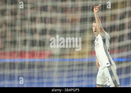 Barcelona, Spanien. April 2025 30. Henrikh Mkhitaryan vom FC Internazionale reagiert, als die Flagge des Linienmannes gehisst wird, um seine späte Anstrengung während des Spiels FC Barcelona gegen Internazionale UEFA Champions League bei Estadi Olimpic Luis Companys, Barcelona, zu verhindern. Der Bildnachweis sollte lauten: Jonathan Moscrop/Sportimage Credit: Sportimage Ltd/Alamy Live News Stockfoto