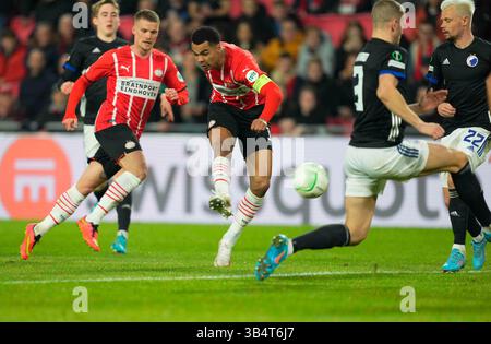10. März 2022: Cody Gakpo von PSV Eindhoven dreht während des PSV Eindhoven gegen FC KÃÂ¸benhavn im Philips Stadium, Eindhoven, Niederlande. Kim Price/CSM.(Kreditbild: © Kim Price/CSM via ZUMA Press Wire) Stockfoto