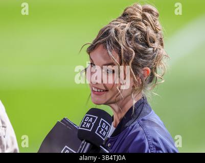 Bochum, Deutschland. April 2025. firo: 27.04.2025, Fußball, 1.Liga, 1.Bundesliga, Saison 2024/2025, VfL Bochum 1848 - Union Berlin 1:1 Laura Wontorra, Moderatorin DAZN, Portrait Credit: dpa/Alamy Live News Stockfoto