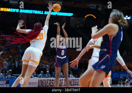 21. März 2022: Tuti Jones #0 der Belmont Bruins schießt den Ball über Tamari Key #20 der Tennessee Lady Vols während eines zweiten Rundenspiels des NCAA Women's Basketball Turniers 2022 zwischen der University of Tennessee Lady Vols und der Belmont University Bruins in der Thompson Boling Arena in Knoxville, TN Tim Gangloff/CSM (Credit Image: © Tim Gangloff/CSM via ZUMA Press Wire) Stockfoto