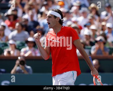 19. März 2022 Taylor Fritz reagierte auf einen Punktgewinn gegen Andrey Rublev aus Russland während des Halbfinalspiels der BNP Paribas Open 2022 im Indian Wells Tennis Garden in Indian Wells, Kalifornien. (Kreditbild: Stockfoto