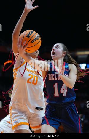 21. März 2022: Jamilyn Kinney #14 von den Belmont Bruins versucht, den Ball zu schießen, während Tamari Key #20 der Tennessee Lady Vols während eines zweiten Rundenspiels des NCAA Women's Basketball Turniers 2022 zwischen der University of Tennessee Lady Vols und der Belmont University Bruins in der Thompson Boling Arena in Knoxville verteidigt, Tim Gangloff/CSM (Credit Image: © Tim Gangloff/CSM via ZUMA Press Wire) Stockfoto