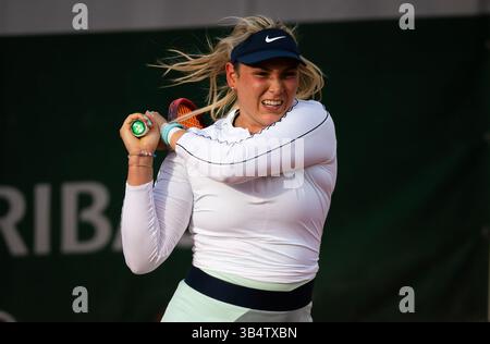 22. Mai 2022, PARIS, FRANKREICH: Donna Vekic aus Kroatien im Einsatz während der ersten Runde des Roland Garros Grand Slam Tennisturniers 2022 gegen Mirjam Bjorklund aus Schweden (Foto: © Rob Prange/AFP7 via ZUMA Press Wire) Stockfoto
