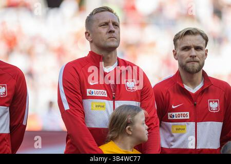 1. Juni 2022 in Breslau, Polen: Kamil Glik (L) und Tymoteusz Puchacz (R) aus Polen werden während des Gruppenspiels der UEFA Nations League (Liga A) zwischen Polen und Wales in der Tarczynski Arena ausgetragen. (Foto: © Mikolaj Barbanell/SOPA Images via ZUMA Press Wire) Stockfoto