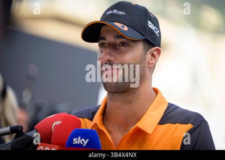 27. Mai 2022, Monaco, Monaco: Daniel Ricciardo, australischer Fahrer von McLaren F1 Teamâ, spricht vor dem Start des Formel-1-Grand-Prix-Wochenendes in Monaco vor den Medien. (Credit Image: © jure Makovec/SOPA Images via ZUMA Press Wire) Stockfoto