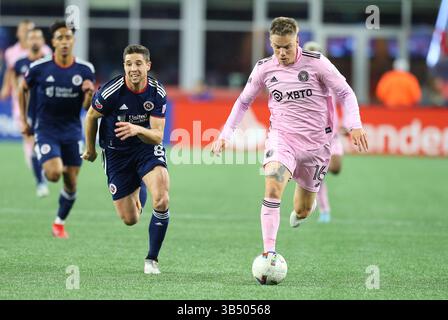 30. April 2022; Foxborough, MA, USA; Inter Miami Mittelfeldspieler Robert Taylor (16) in einem MLS-Spiel zwischen Inter Miami FC und New England Revolution im Gillette Stadium. Anthony Nesmith/CSM(Kreditbild: Stockfoto