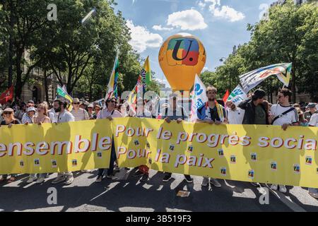 Saint Ouen, Paris, Frankreich. Mai 2025. Die jährliche Veranstaltung anlässlich des Internationalen Arbeitstages, auch bekannt als Workers' Day oder May Day, in Paris, Frankreich, am 1. Mai 2024. (Kreditbild: © Sadak Souici/ZUMA Press Wire) NUR REDAKTIONELLE VERWENDUNG! Nicht für kommerzielle ZWECKE! Stockfoto