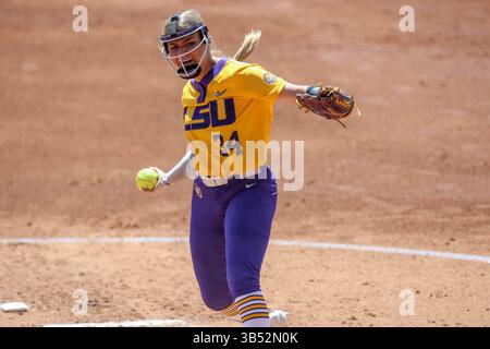 3. April 2022: Der LSU Starting Pitcher Raelin Chaffin (34) liefert während der NCAA Softball-Action zwischen den Kentucky Wildcats und den LSU Tigers im Tiger Park in Baton Rouge, LA, ein Pitch auf die Platte. Jonathan Mailhes/CSM (Kreditbild: © Jonathan Mailhes/CSM via ZUMA Press Wire) Stockfoto