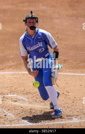 3. April 2022: Der Kentucky Starting Pitcher Stephanie Schoonover (23) liefert während der NCAA Softball-Action zwischen den Kentucky Wildcats und den LSU Tigers im Tiger Park in Baton Rouge, LA, ein Pitch auf die Platte. Jonathan Mailhes/CSM (Kreditbild: © Jonathan Mailhes/CSM via ZUMA Press Wire) Stockfoto