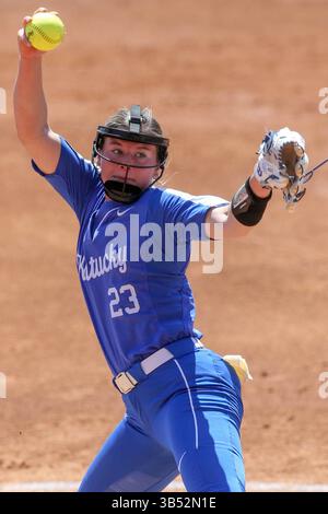 3. April 2022: Der Kentucky Starting Pitcher Stephanie Schoonover (23) liefert während der NCAA Softball-Action zwischen den Kentucky Wildcats und den LSU Tigers im Tiger Park in Baton Rouge, LA, ein Pitch auf die Platte. Jonathan Mailhes/CSM (Kreditbild: © Jonathan Mailhes/CSM via ZUMA Press Wire) Stockfoto
