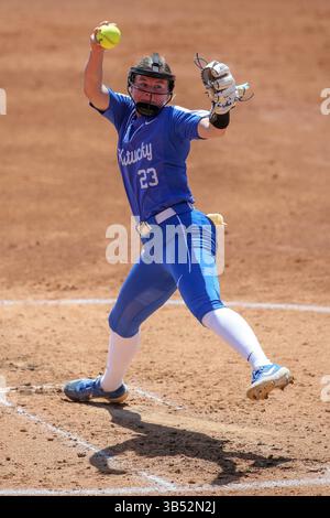 3. April 2022: Der Kentucky Starting Pitcher Stephanie Schoonover (23) liefert während der NCAA Softball-Action zwischen den Kentucky Wildcats und den LSU Tigers im Tiger Park in Baton Rouge, LA, ein Pitch auf die Platte. Jonathan Mailhes/CSM (Kreditbild: © Jonathan Mailhes/CSM via ZUMA Press Wire) Stockfoto