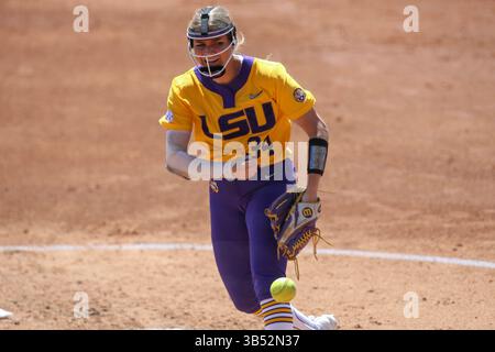 3. April 2022: Der LSU Starting Pitcher Raelin Chaffin (34) liefert während der NCAA Softball-Action zwischen den Kentucky Wildcats und den LSU Tigers im Tiger Park in Baton Rouge, LA, ein Pitch auf die Platte. Jonathan Mailhes/CSM (Kreditbild: © Jonathan Mailhes/CSM via ZUMA Press Wire) Stockfoto