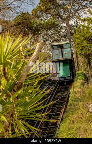 Die historische und unterhaltsame Touristenattraktion Lynton & Lynmouth Cliff Railway, North Devon, England. Kenntnisse, Fähigkeiten, Werte, Überzeugungen, Gewohnheiten, Stockfoto