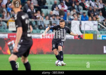 6. Mai 2022, Warschau, Polen: Lukas Podolski (R) von Gornik im Spiel der polnischen PKO Ekstraklasa League zwischen Legia Warszawa und Gornik Zabrze im Marschall Jozef Pilsudski Legia Warschau Municipal Stadium. (Foto: © Mikolaj Barbanell/SOPA Images via ZUMA Press Wire) Stockfoto