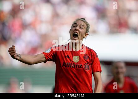 Köln, Deutschland. Mai 2025. Jubilation Carolin Simon (M) nach ihrem 2:0-Tor, DFB-WM-Finale 2025, FC Bayern München (M) - SV Werder Bremen (HB), am 1. Mai 2025 in Köln. # DFB-Vorschriften verbieten die Verwendung von Fotos als Bildsequenzen und/oder Quasi-Video # Credit: dpa/Alamy Live News Stockfoto