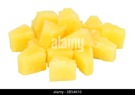 Gruppe von Ananasfruchtstücken isoliert auf weißem Hintergrund Stockfoto