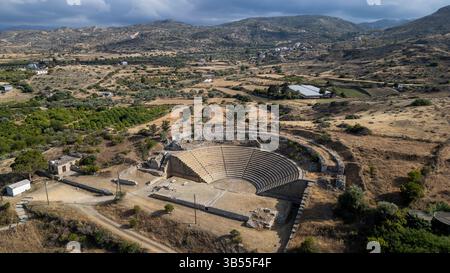 Drohnenansicht des römischen Amphitheaters Soloi, Soloi, Karavostasi, Nordzypern. Stockfoto