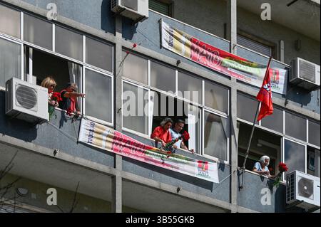 Lissabon, Portugal. 01/05/2025. Die CGTP-IN-Rallye zur Feier des Maitags beginnt in Martim Moniz und endet im Alameda Dom Afonso Henriques. Anlässlich des Internationalen Arbeitstages, eines Nationalfeiertags in Portugal, hebt die Demonstration die Arbeitnehmerrechte und soziale Gerechtigkeit hervor. Quelle: Ricardo Rocha/Alamy Live News Stockfoto