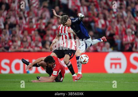 Alejandro Garnacho von Manchester United und Dani Vivian von Athletic Bilbao im Halbfinale der UEFA Europa League im San Mames Stadium in Bilbao, Spanien. Bilddatum: Donnerstag, 1. Mai 2025. Stockfoto