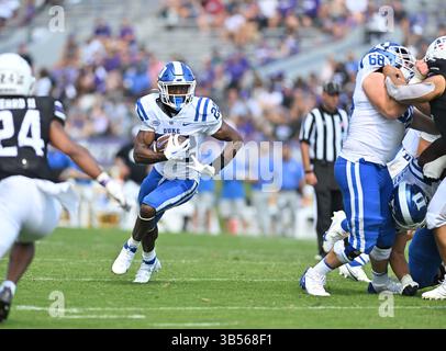 10. September 2022: Duke Blue Devils Running Back Jaylen Coleman (22) findet ein großes Loch für einen großen Gewinn während des NCAA-Fußballspiels zwischen Northwestern und Duke im Ryan Field in Evanston, Illinois. Dean Reid/CSM. (Bild: © Dean Reid/CSM via ZUMA Press Wire) Stockfoto