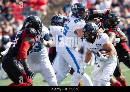 10. September 2022: Toronto Argonauts Running Back AJ Ouellette (34) läuft mit dem Ball während des CFL-Spiels zwischen Toronto Argonauts und Ottawa Redblacks im TD Place Stadium in Ottawa, Kanada. Daniel Lea/CSM (Kreditbild: © Daniel Lea/CSM via ZUMA Press Wire) Stockfoto