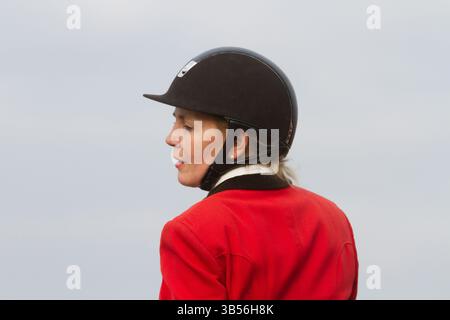 Fahrer bei der Hubertusjagt 2014 in Dyrehaven nördlich von Kopenhagen. Die Hubertus-Jagd ist eine jährliche Veranstaltung im Deerpark in Klampenborg im Norden Stockfoto