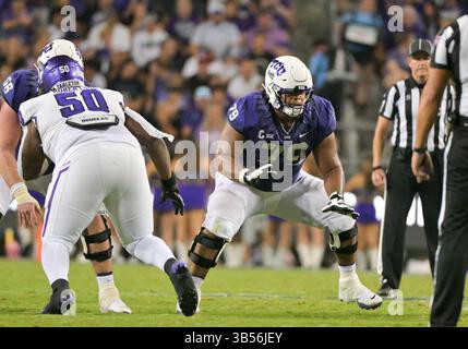 10. September 2022: TCU Horned Frogs Center Steve Avila (79) macht sich bereit, einen Defensivspieler während der 1. Hälfte des NCAA Football-Spiels zwischen den Tarleton State Texans und den TCU Horned Frogs im Amon G. Carter Stadium in Fort Worth, Texas, zu blockieren. Matthew Lynch/CSM (Foto: © Matthew Lynch/CSM via ZUMA Press Wire) Stockfoto