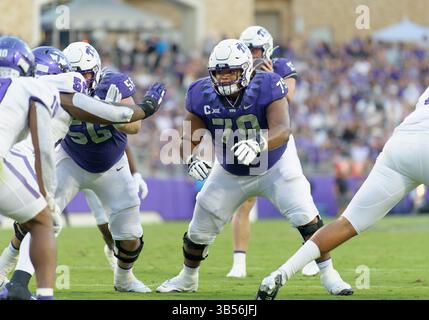 10. September 2022: TCU Horned Frogs Center Steve Avila (79) blockiert einen Defensivspieler während der 1. Hälfte des NCAA Football-Spiels zwischen den Tarleton State Texans und den TCU Horned Frogs im Amon G. Carter Stadium in Fort Worth, Texas. Matthew Lynch/CSM (Foto: © Matthew Lynch/CSM via ZUMA Press Wire) Stockfoto