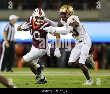 10. September 2022: Virginia Tech Hokies Wide Receiver Kaleb Smith (80) schüttelt einen Verteidiger während des NCAA-Fußballspiels zwischen den Boston College Eagles und den Virginia Tech Hokies im Lane Stadium in Blacksburg, Virginia. Greg Atkins/CSM (Bild: © Greg Atkins/CSM via ZUMA Press Wire) Stockfoto