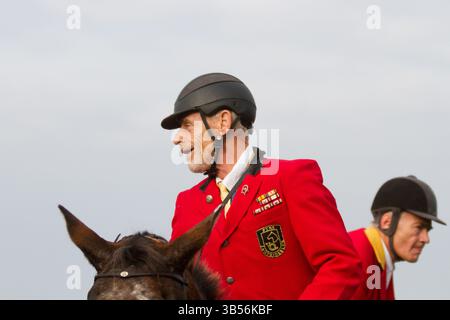 Fahrer bei der Hubertusjagt 2014 in Dyrehaven nördlich von Kopenhagen. Die Hubertus-Jagd ist eine jährliche Veranstaltung im Deerpark in Klampenborg im Norden Stockfoto