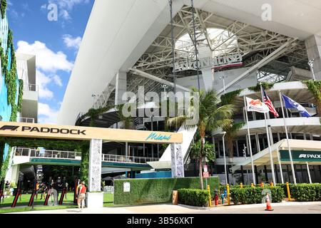 Miami, USA. Mai 2025. Fahrerlager-Atmosphäre. 01.05.2025. Formel-1-Weltmeisterschaft, Rd 6, Miami Grand Prix, Miami, Florida, USA, Vorbereitungstag. Das Foto sollte lauten: XPB/Alamy Live News. Stockfoto