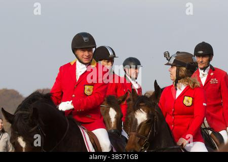 Fahrer bei der Hubertusjagt 2014 in Dyrehaven nördlich von Kopenhagen. Die Hubertus-Jagd ist eine jährliche Veranstaltung im Deerpark in Klampenborg im Norden Stockfoto