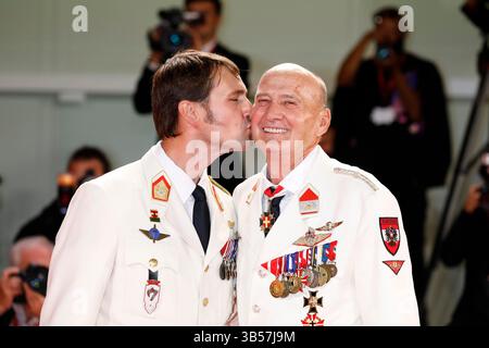 3. September 2022, Venedig, Italien: Mario Falak und Charles Eismayer nehmen am 3. September 2022 an der Premiere von Meistergärtner während des 79. Internationalen Filmfestivals von Venedig im Palazzo del Cinema am Lido in Venedig Teil. Foto: Alec Michael (Kreditbild: © Alec Michael via ZUMA Press) Stockfoto