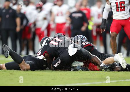 17. September 2022: North Carolina State Wolfpack gewinnt während des NCAA-Fußballspiels zwischen den Texas Tech Red Raiders und dem North Carolina State Wolfpack im Carter-Finley Stadium in Raleigh, North Carolina, einen gedämpften Punt. Greg Atkins/CSM (Bild: © Greg Atkins/CSM via ZUMA Press Wire) Stockfoto