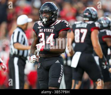17. September 2022: North Carolina State Wolfpack Safety Walt Gerard (34) feiert während des NCAA-Fußballspiels zwischen den Texas Tech Red Raiders und dem North Carolina State Wolfpack im Carter-Finley Stadium in Raleigh, North Carolina. Greg Atkins/CSM (Bild: © Greg Atkins/CSM via ZUMA Press Wire) Stockfoto