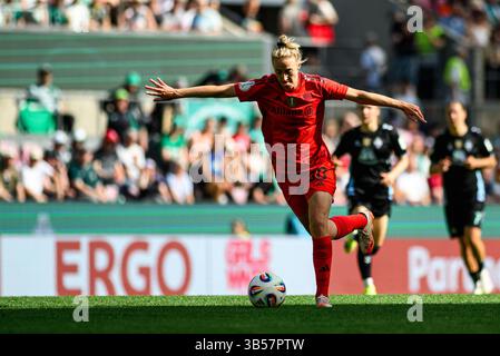 KÖLN, DEUTSCHLAND - 1. MAI 2025: Carolin Simon - das DFB-Pokal Frauen-Cup-Spiel FC Bayern München gegen SV Werder Bremen bei Rhein Energie S Stockfoto