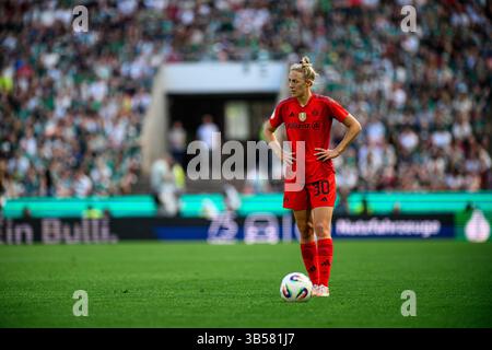 KÖLN, DEUTSCHLAND - 1. MAI 2025: Carolin Simon - das DFB-Pokal Frauen-Cup-Spiel FC Bayern München gegen SV Werder Bremen bei Rhein Energie S Stockfoto