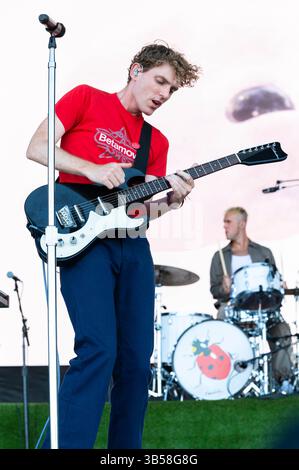 19. Juni 2022, Manchester, Tennessee, Vereinigte Staaten: Chase Lawrence und Ryan Winnen von Coin treten am 4. Tag des Bonnaroo Music & Arts Festivals 2022 am 19. Juni 2022 in Manchester, Tennessee auf. (Kreditbild: © imageSPACE via ZUMA Press Wire) Stockfoto