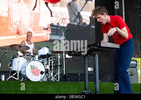 19. Juni 2022, Manchester, Tennessee, Vereinigte Staaten: Chase Lawrence und Ryan Winnen von Coin treten am 4. Tag des Bonnaroo Music & Arts Festivals 2022 am 19. Juni 2022 in Manchester, Tennessee auf. (Kreditbild: © imageSPACE via ZUMA Press Wire) Stockfoto
