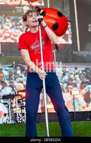 19. Juni 2022, Manchester, Tennessee, Vereinigte Staaten: Chase Lawrence und Ryan Winnen von Coin treten am 4. Tag des Bonnaroo Music & Arts Festivals 2022 am 19. Juni 2022 in Manchester, Tennessee auf. (Kreditbild: © imageSPACE via ZUMA Press Wire) Stockfoto