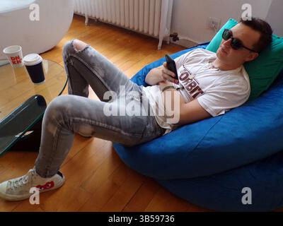 Juni 2022, New York, NY, USA: NYC, Juni 2022. Digitale Kunst, die nicht fungibel ist, wie der langweilige Ape Yacht Club, Doodles und Azuki, Kryptowährungen sowie die Börse haben in diesem Jahr zweistellige Verluste erlitten. (Bild: © John Marshall Mantel/ZUMA Press Wire) Stockfoto