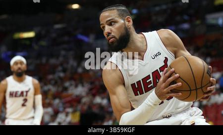 6. Juli 2022: Miami Heat Stürmer Caleb Martin (16) in Aktion während eines Spiels gegen die Atlanta Hawks am 17. April 2022 in der FTX Arena in Miami. (Foto: © Al Diaz/Miami Herald/TNS via ZUMA Press Wire) Stockfoto