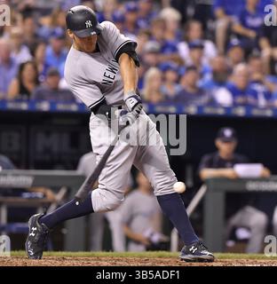 5. Oktober 2022, Kansas City, MO, USA: Der Aaron Judge der New York Yankees schließt sich am 16. Mai 2017 im Kauffman Stadium in Kansas City, Missouri an. (Bild: © John Sleezer/The Kansas City Star via ZUMA Press Wire) Stockfoto