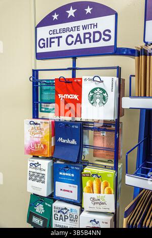 Miami Beach Florida, US Post Office 71st Street, innen, Geschenkkartenständer, Einzelhandel Geschenkgutschein Regal, Starbucks Olive Garden TJ Maxx Ko Stockfoto