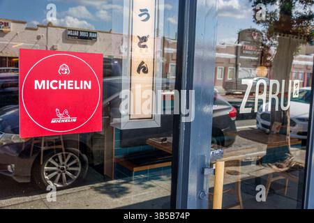 Orlando Florida, East Colonial Drive, Little Vietnam, Zaru Japanese Restaurant, Außeneingang, Glastür mit Restaurantnamen, Michelin-Anerkennung Stockfoto