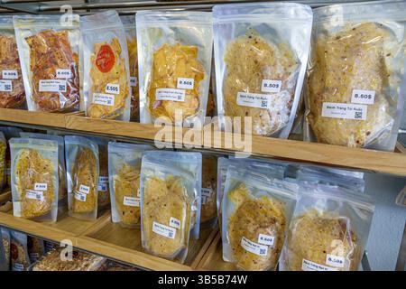 Orlando Florida, East Colonial Drive, Little Vietnam, Paris Banh Mi Cafe Bakery Restaurant, Verkaufsregale, vorverpackte vietnamesische Snacks, Banh Trang Stockfoto