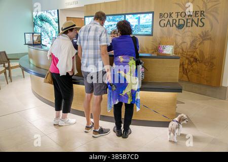 Lake Wales Florida, Bok Tower Gardens, Inside Visitor Center, Main Information Welcome Desk, Reception Theke Signage, Theatereingang, Museum St Stockfoto