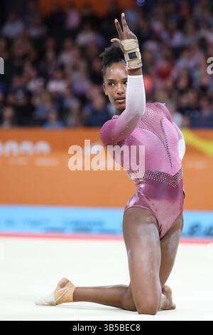 30. Juli 2022, Birminmgham, West Midlands, England: GARCELLE NAPIER of South Africa tritt in der Fußbodenübung während des Finales und der Einzelqualifikation des Artistic Gymnastics Women's Team bei den Birmingham 2022 Commonwealth Games in der Arena Birmingham, England an (Bild: © Mickael Chavet/ZUMA Press Wire) Stockfoto