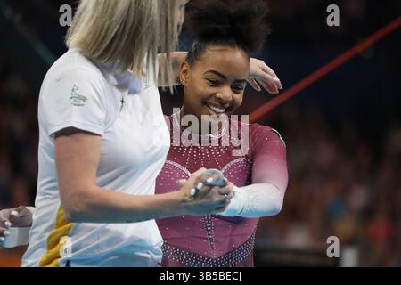 30. Juli 2022, Birminmgham, West Midlands, England: CAITLIN ROOSKRANTZ aus Südafrika tritt in den unebenen Bars während des Finales und der Einzelqualifikation des Artistic Gymnastics Women's Team bei den Birmingham 2022 Commonwealth Games in der Arena Birmingham, England an (Credit Image: © Mickael Chavet/ZUMA Press Wire) Stockfoto